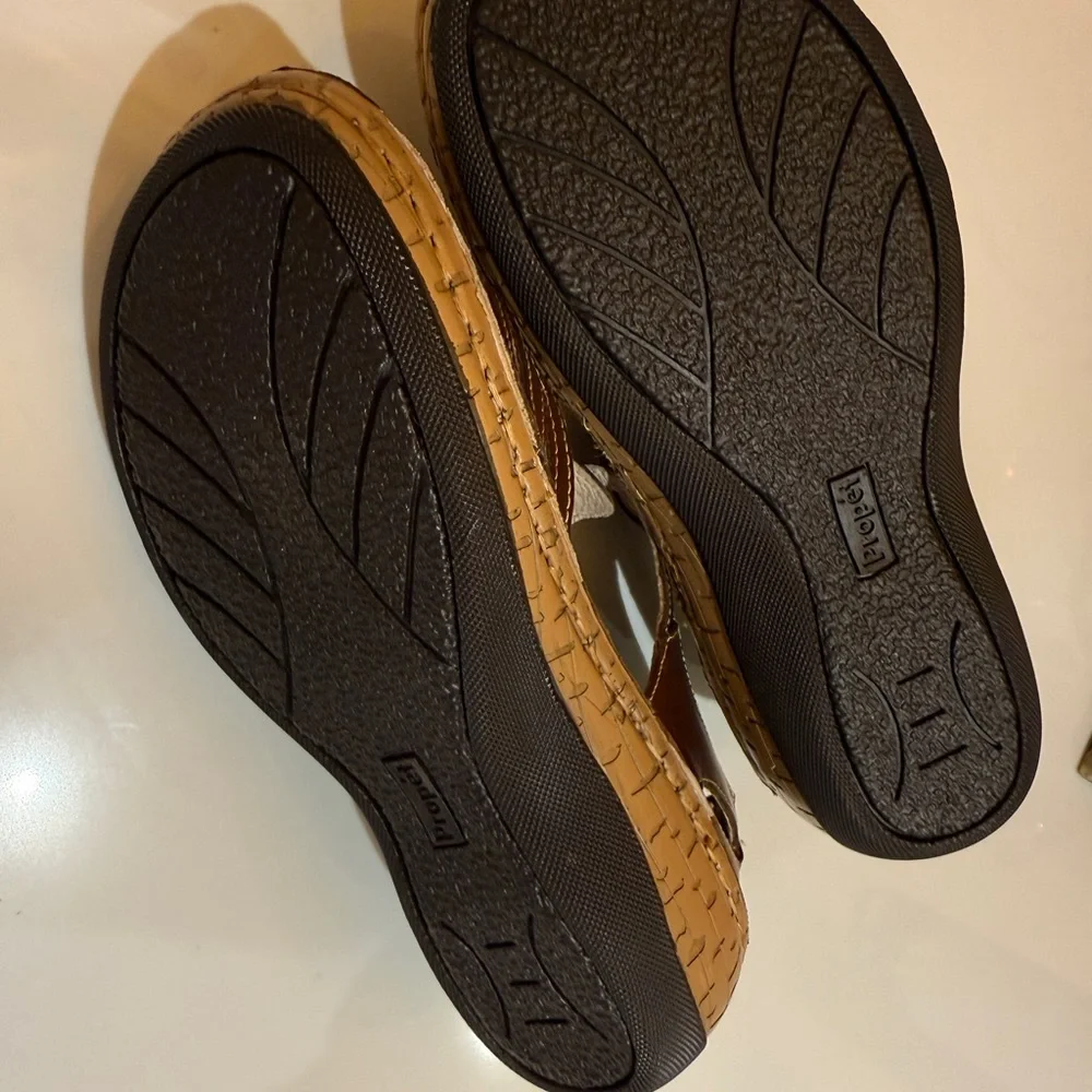 Propet Rich Brown Leather Footwear - Picture 5 of 7